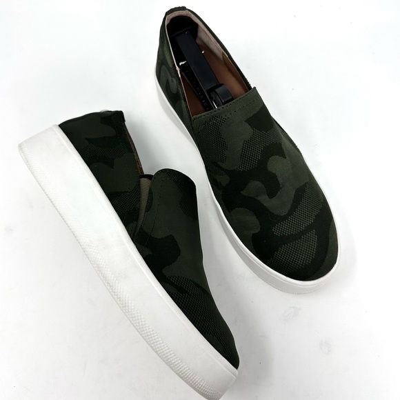 Steve Madden Zayna Green Camo Platform Sneaker - Picture 5 of 12